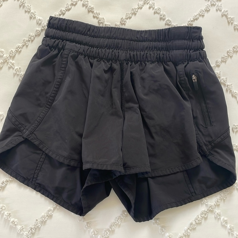 Lululemon Track that mid-rise shorts 3”